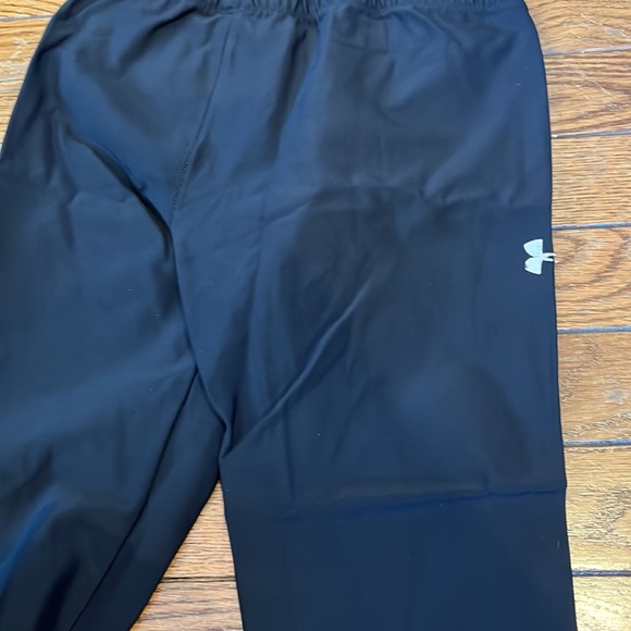 UA WOMANS CROPPED LEGGINGS - Picture 2 of 2